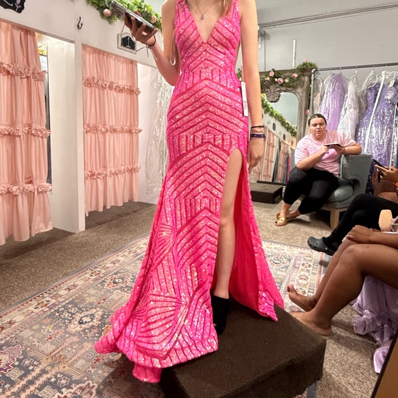 Dresses & Skirts - Elegant Pink Evening Gown